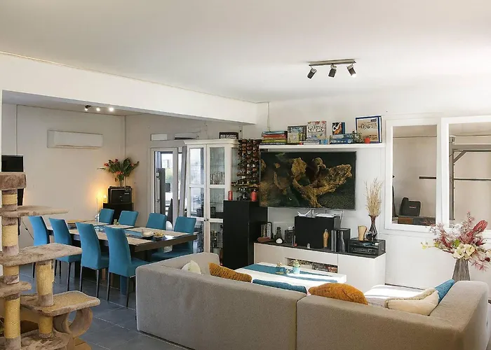 Modern Sea View In With Private Pool Pensiune