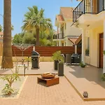 Pensjonat Modern Sea View In With Private Pool Oroklini