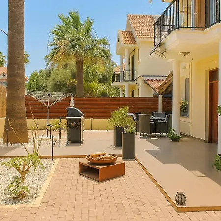 ゲストハウス Modern Sea View In With Private Pool オロクリニ