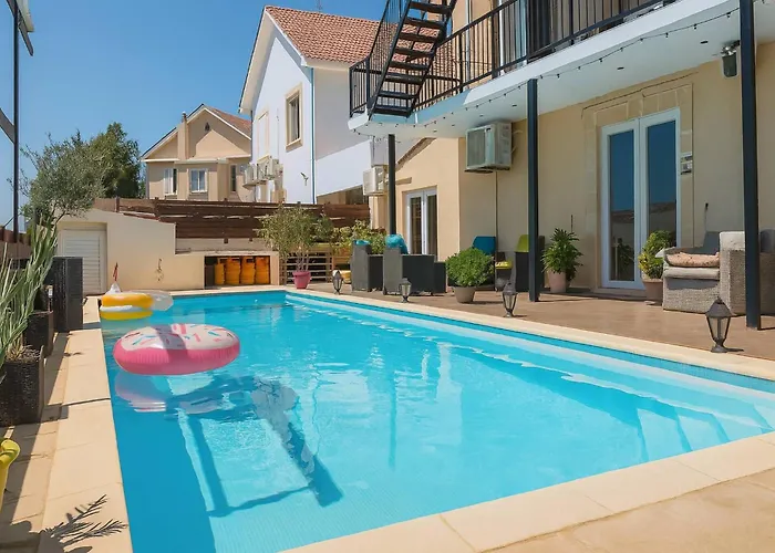 Pensión Modern Sea View In With Private Pool Oroklini