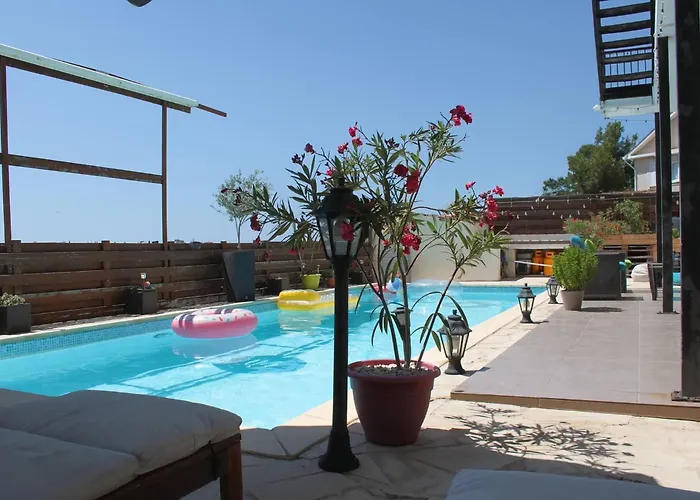 Modern Sea View In With Private Pool Pensión Oroklini