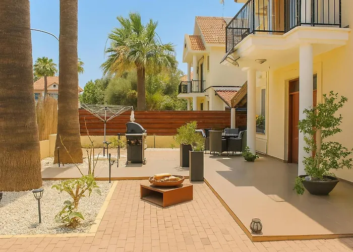 Pensionat Modern Sea View In With Private Pool Voroklini